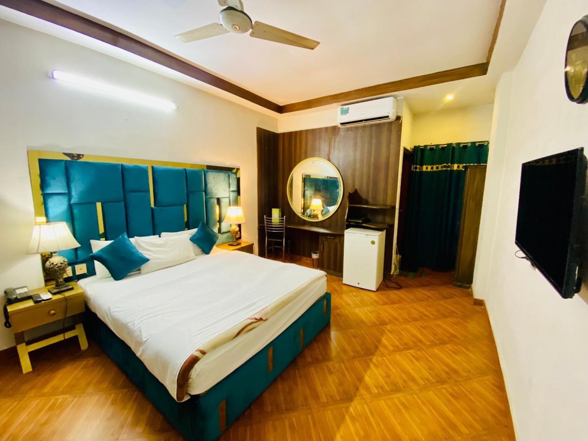 Fiesta Inn Hotel & Resorts Multan Exterior photo