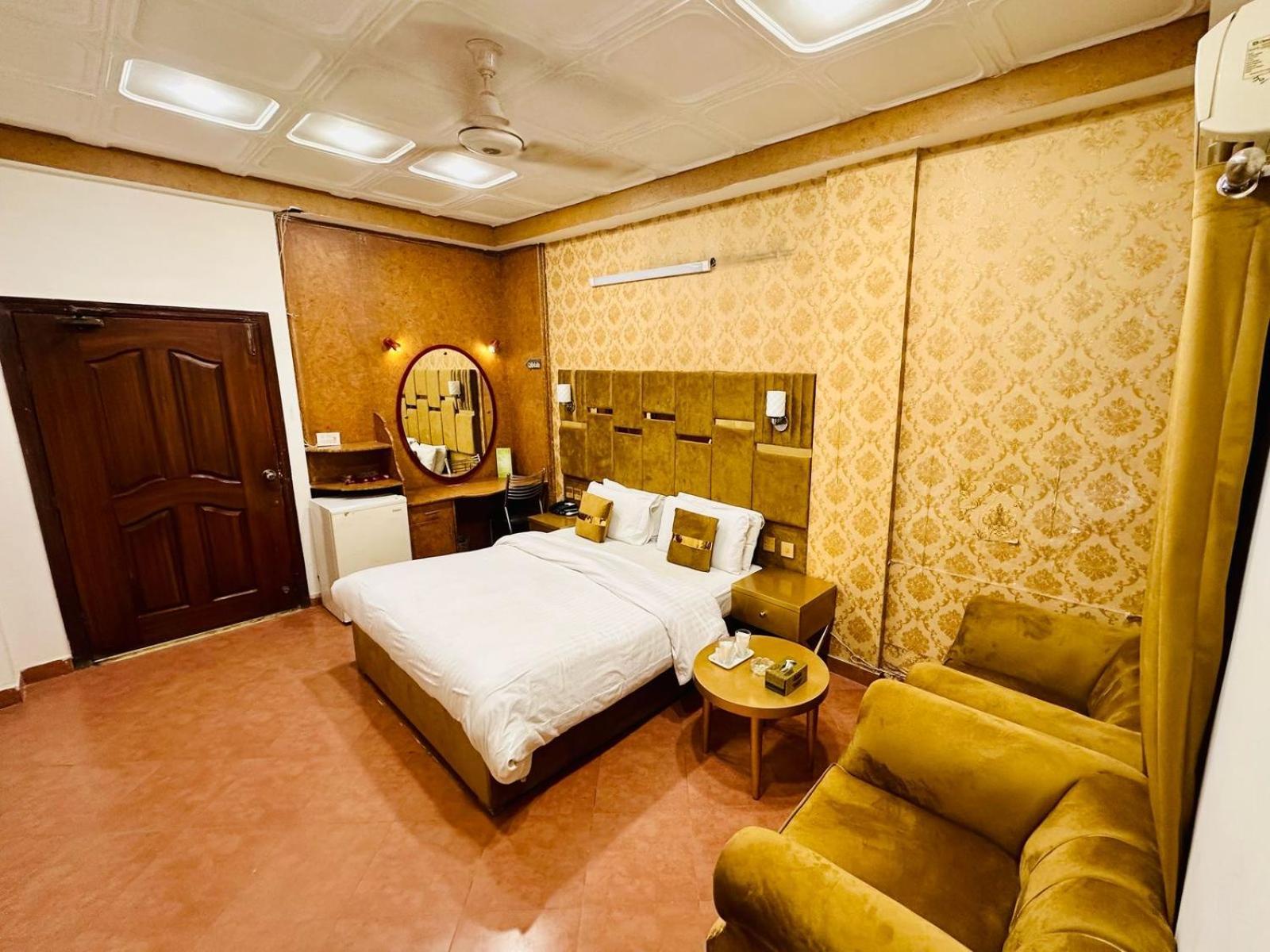 Fiesta Inn Hotel & Resorts Multan Exterior photo