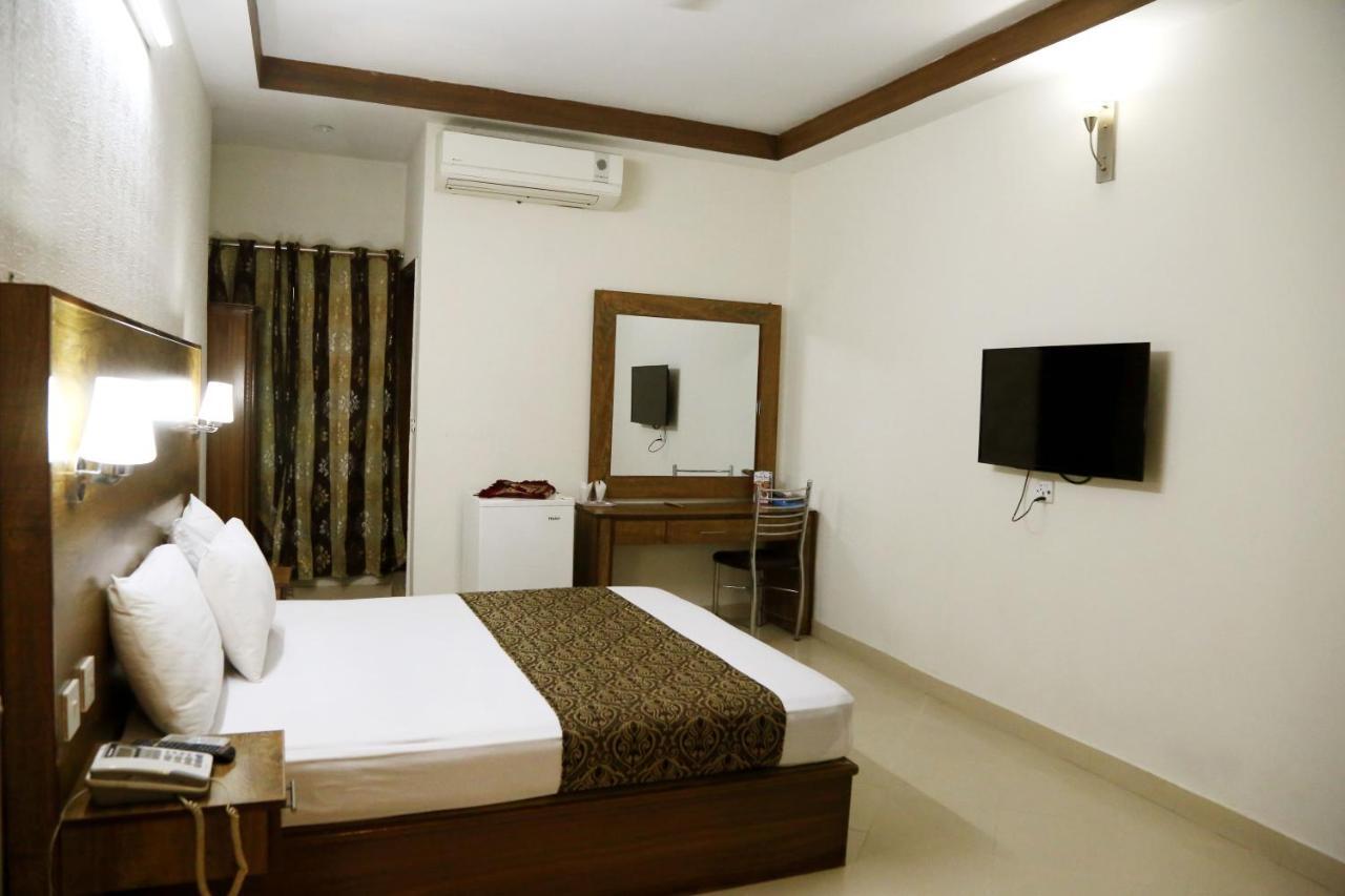 Fiesta Inn Hotel & Resorts Multan Exterior photo